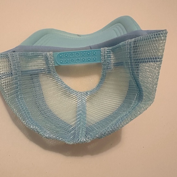 Womens Trucker hat hand painted. - Picture 3 of 5